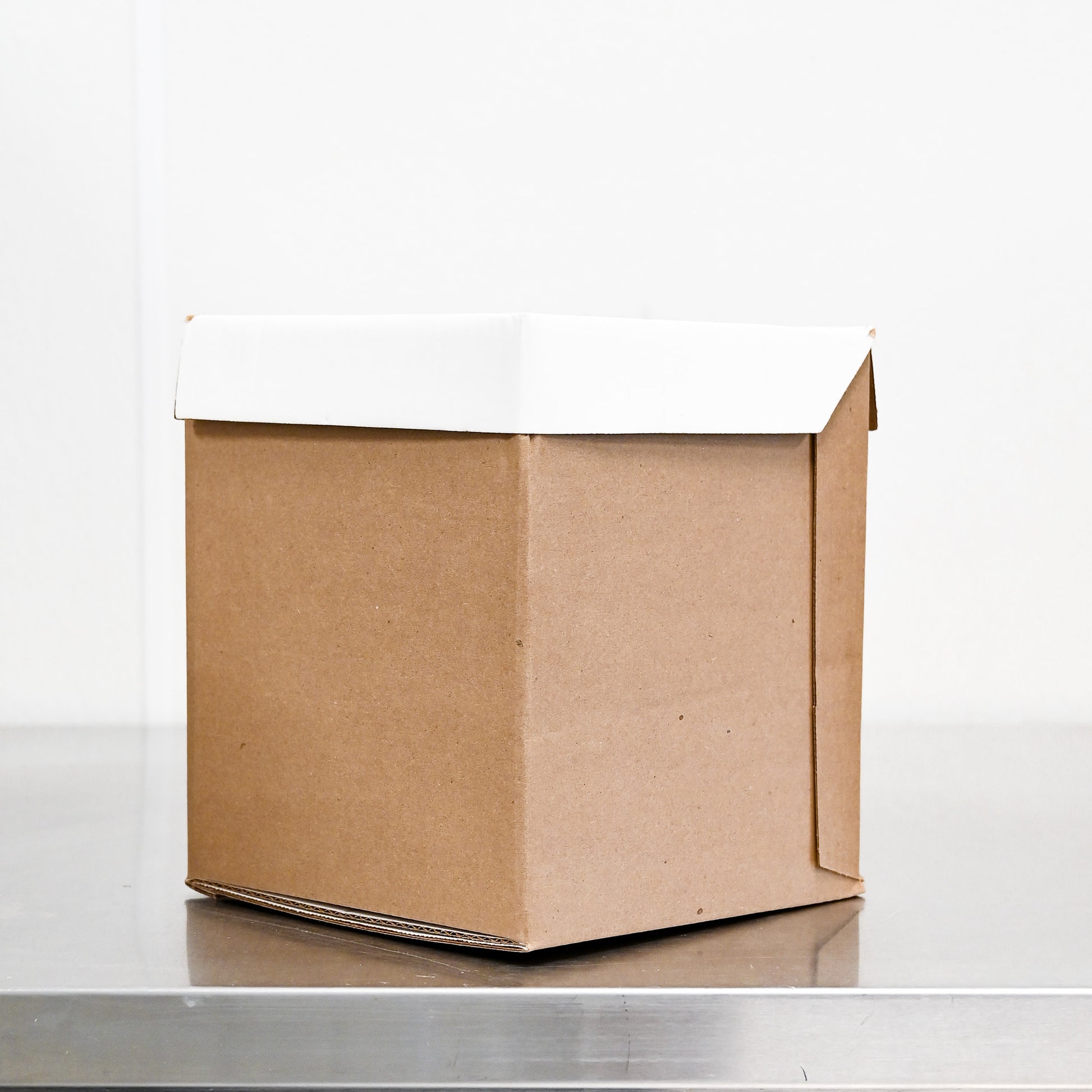 RAPAMAR is a specialized corrugated ice cream box manufacturer that offers custom-designed bulk ice cream containers for both retail and wholesale customers. With a low minimum order quantity, quick shipping, affordability, and reliability, we pride ourselves on delivering exceptional service and quality cardboard ice cream containers at an affordable price.